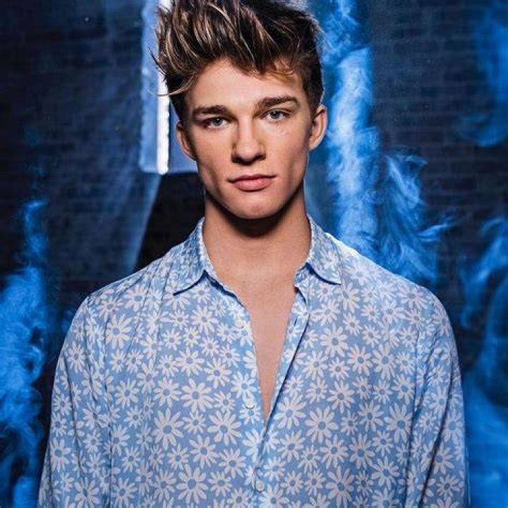 Alex Sampson Net Worth, Age, Height, Bio, Birthday, Wiki!