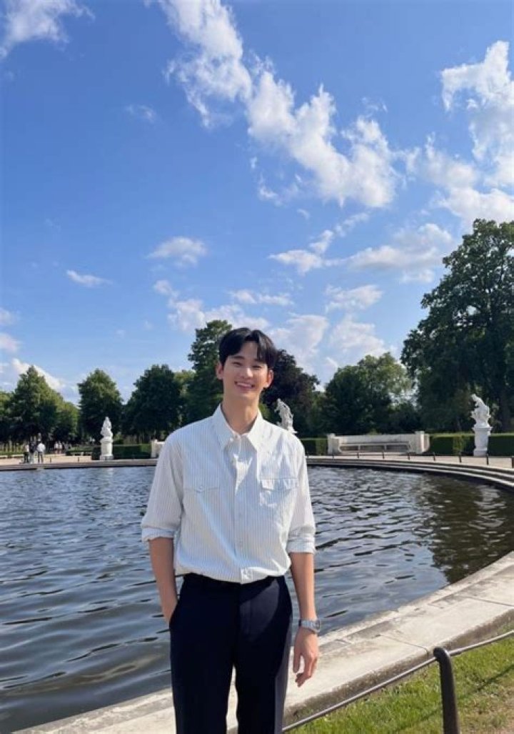 Discovering Kim Soo-hyun's Love Life: Novia 2024